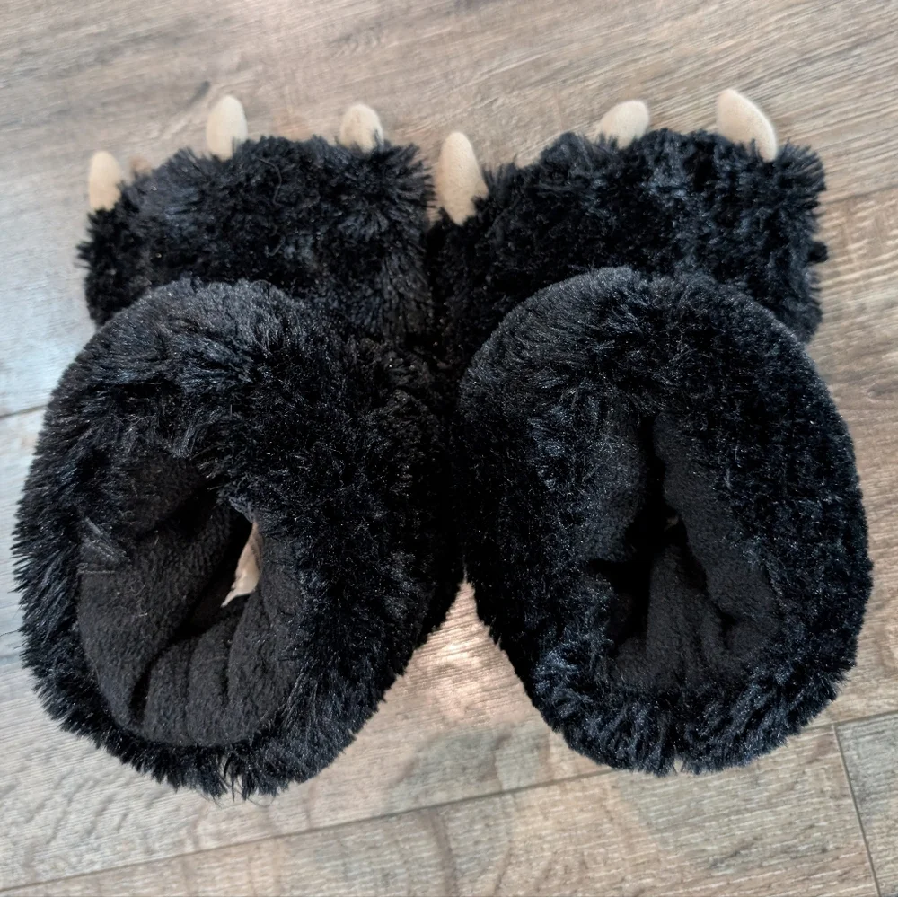Toddler Black Bear Paw Slippers XS  Size 5-8  Monster Soft Furry